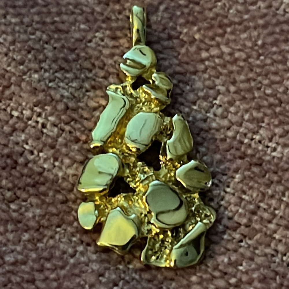 Stunning, vintage, gold plated, nugget pendant